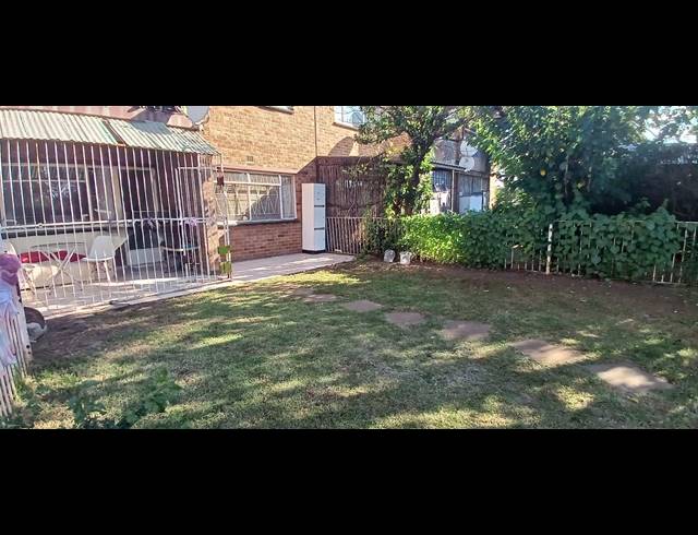 2 BEDROOM FLAT FOR SALE IN VEREENIGING CENTRAL